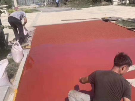 黄浦 篮球场翻新的地面工